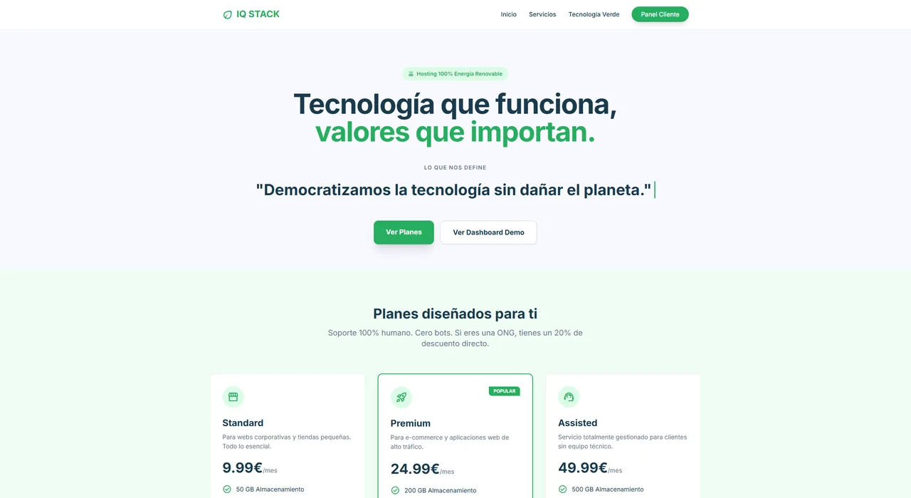 Landing page de IQ STACK, empresa de hosting ecológico, con planes y panel de cliente integrado